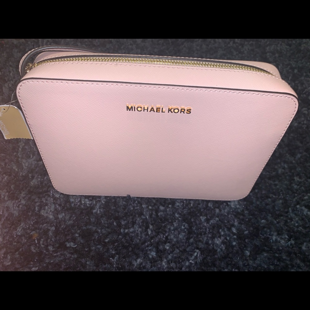 🌺SALE💃🏻 Lightly used Michael Kors CrossBody Leather Purse